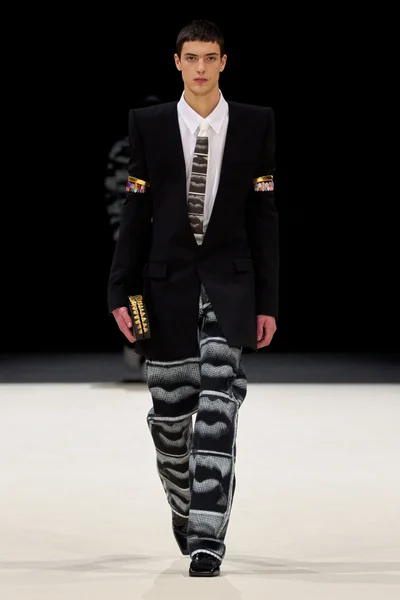 Look 12